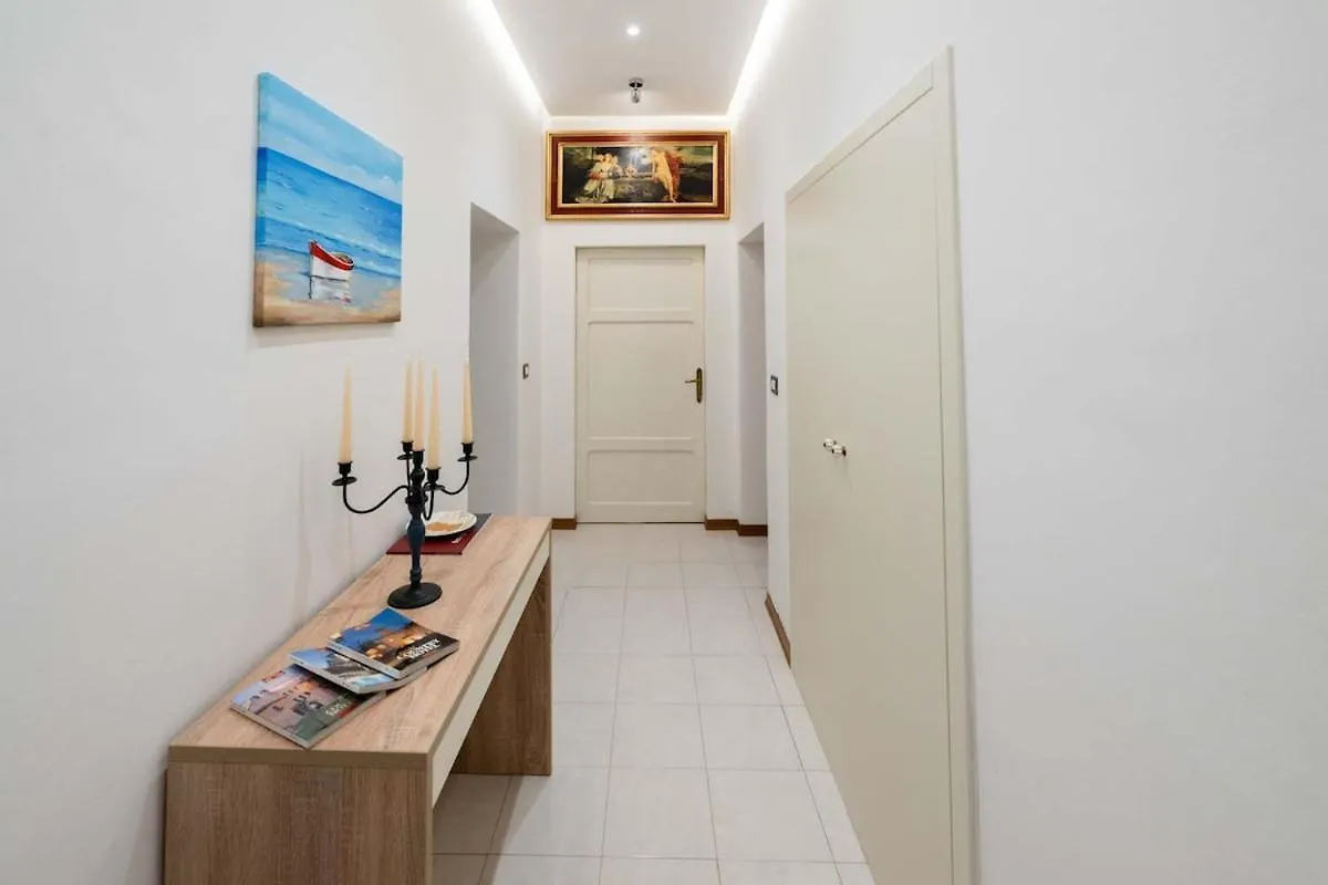 Elegant Fully Equipped Apartment In Center Of Perugia,Parking Italy